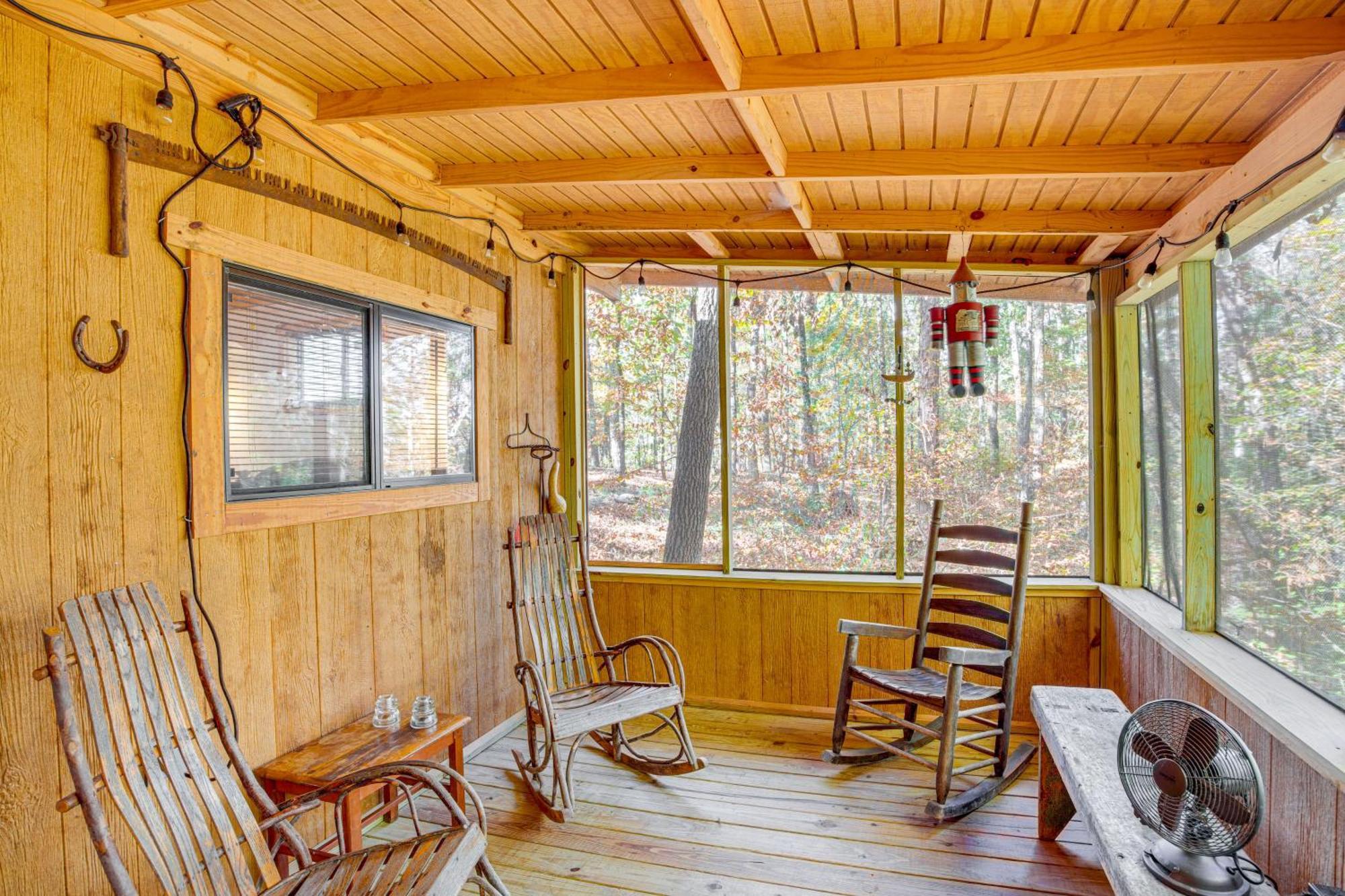 Secluded Tallassee Cabin With Fire Pit And Porch! Kültér fotó